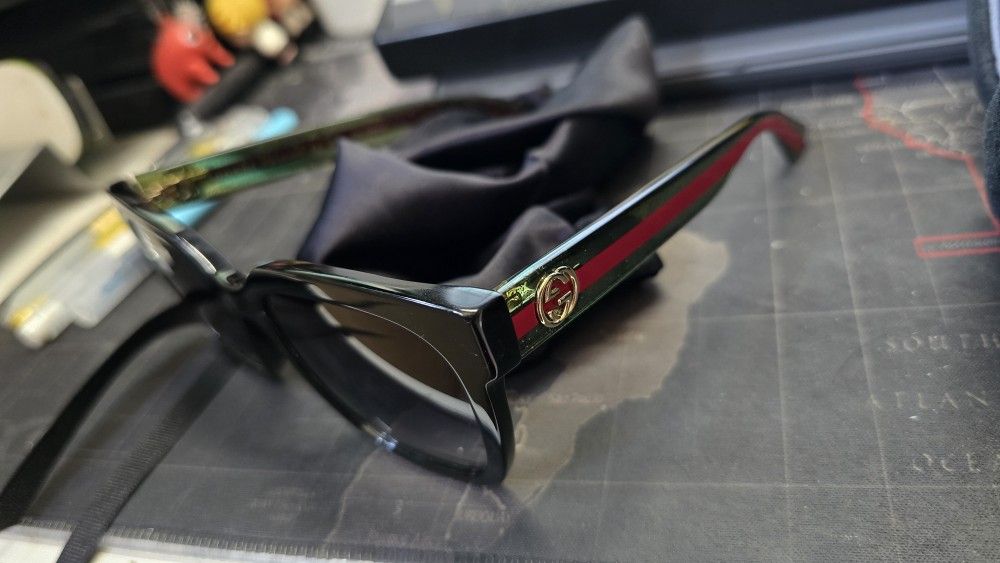 Sunglasses (Gucci GG0034SN) Used