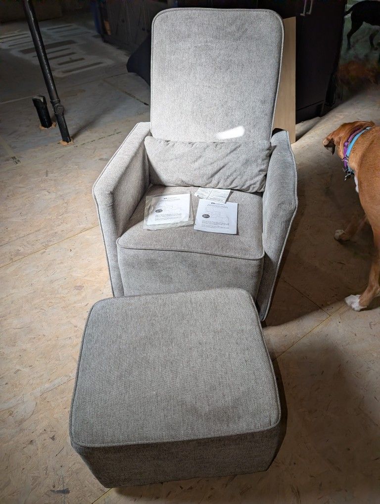 Baby Glider With Ottoman