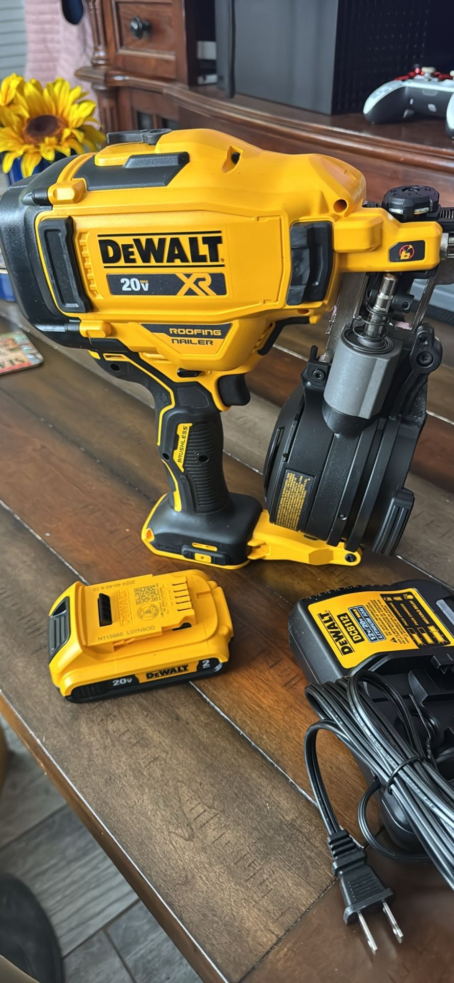 Dewalt XR Roofing Gun