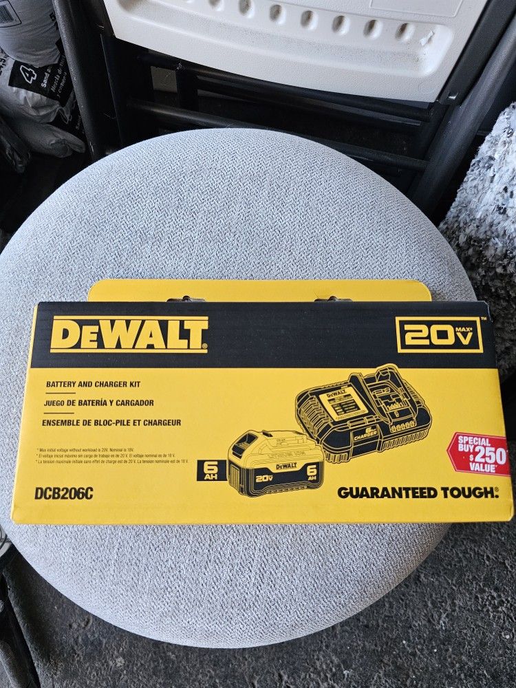 Dewalt 6 Ah Batterie And 6 Amp Charger Kit