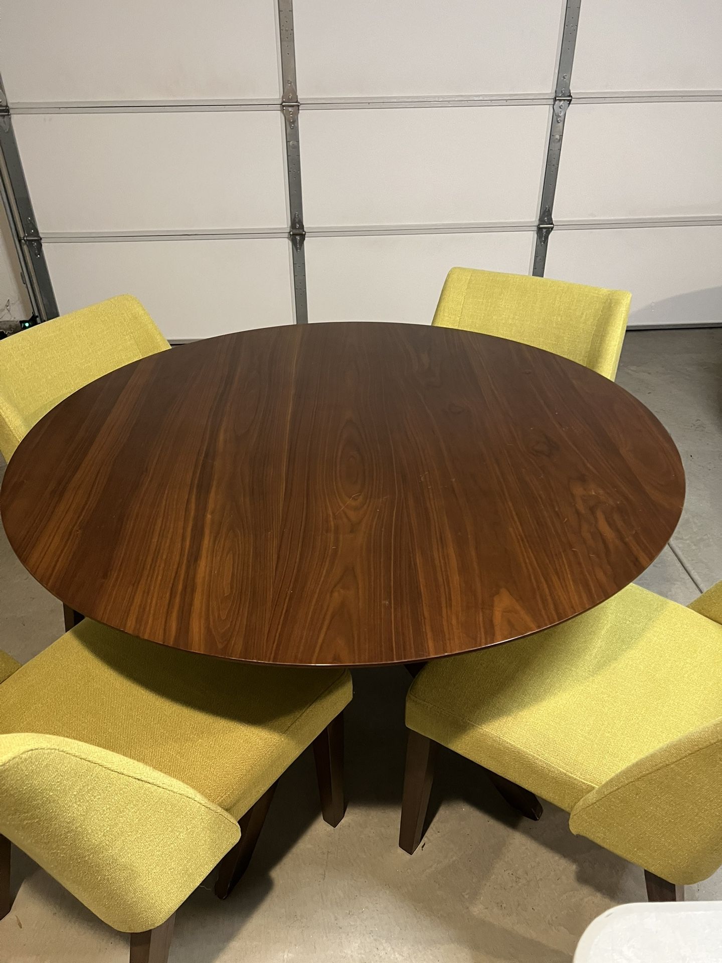 Round Dining Table with 4 Chairs