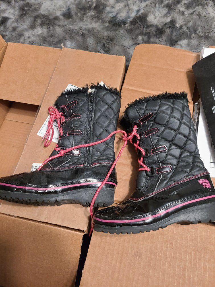 Girls Black Snow Boots Size 13