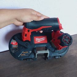 BAND SAW MILWAUKEE M12 