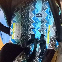 NEW INFANT CAR SEAT 