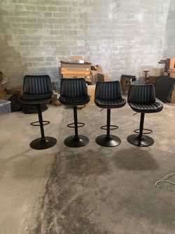 Adjustable height barstools