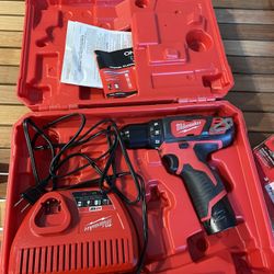 Milwaukee 3/8 Drill Driver Kit