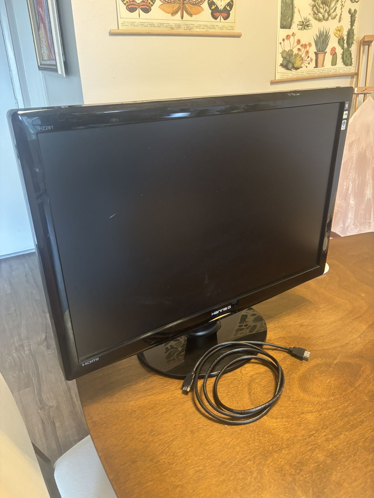 30” HANNS-G Computer Monitor w/ HDMI Cord