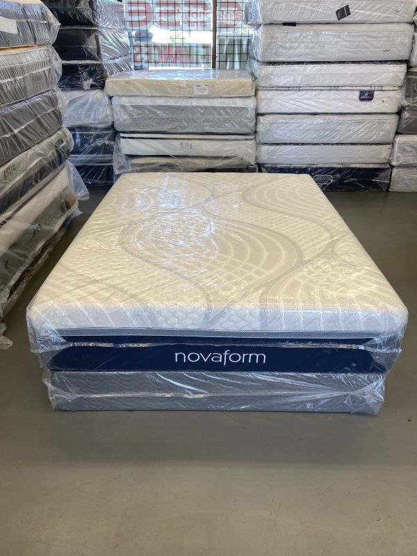 NEW QUEEN SIZE NOVAFORM MEMORY FOAM MATTRESS & BOX SPRING BED SET for