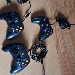 3 Xbox Wired Controllers