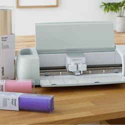 💚 Cricut Explore 3 – Like New! Used Only 3 Times + Bonus Vinyl Bundle 💚