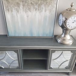 Elegant Dresser With Mirror Doors