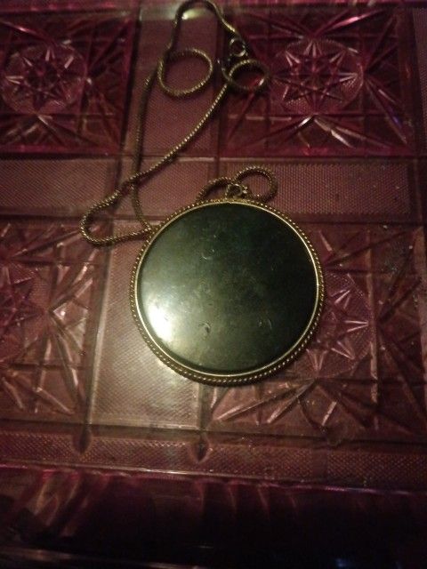 Vintage Jade Pendant Necklace For Sale.
