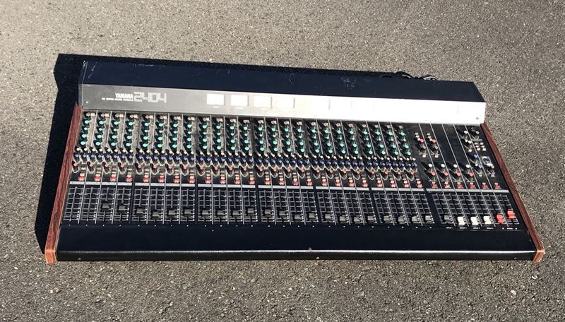 Vintage Yamaha MC 2404 / 24 CHANNEL Mixing Console
