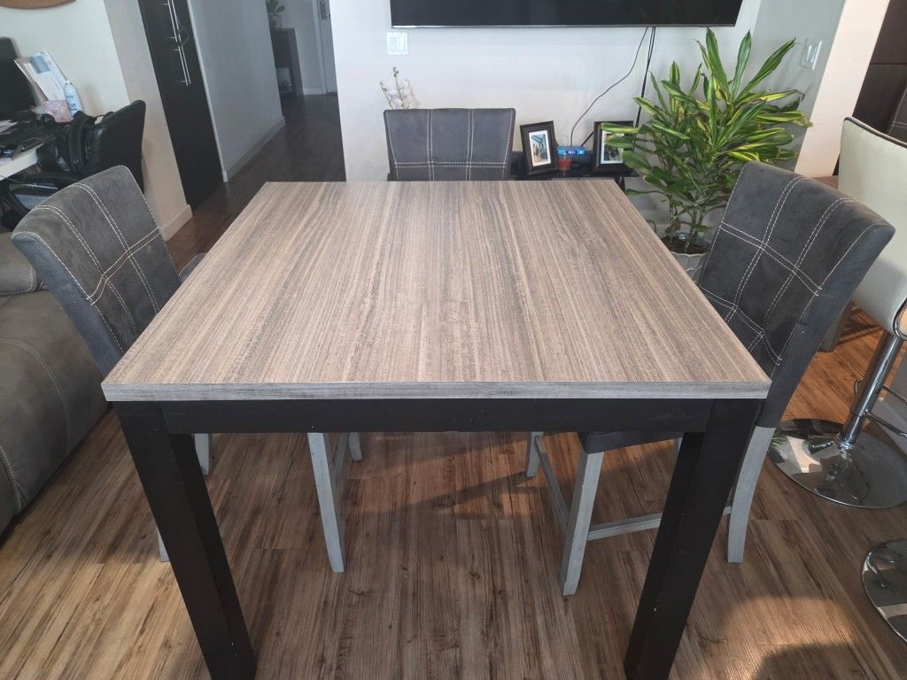 Ashley Dinner Table