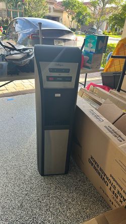 Culligan hot/cold water cooler, bottom load