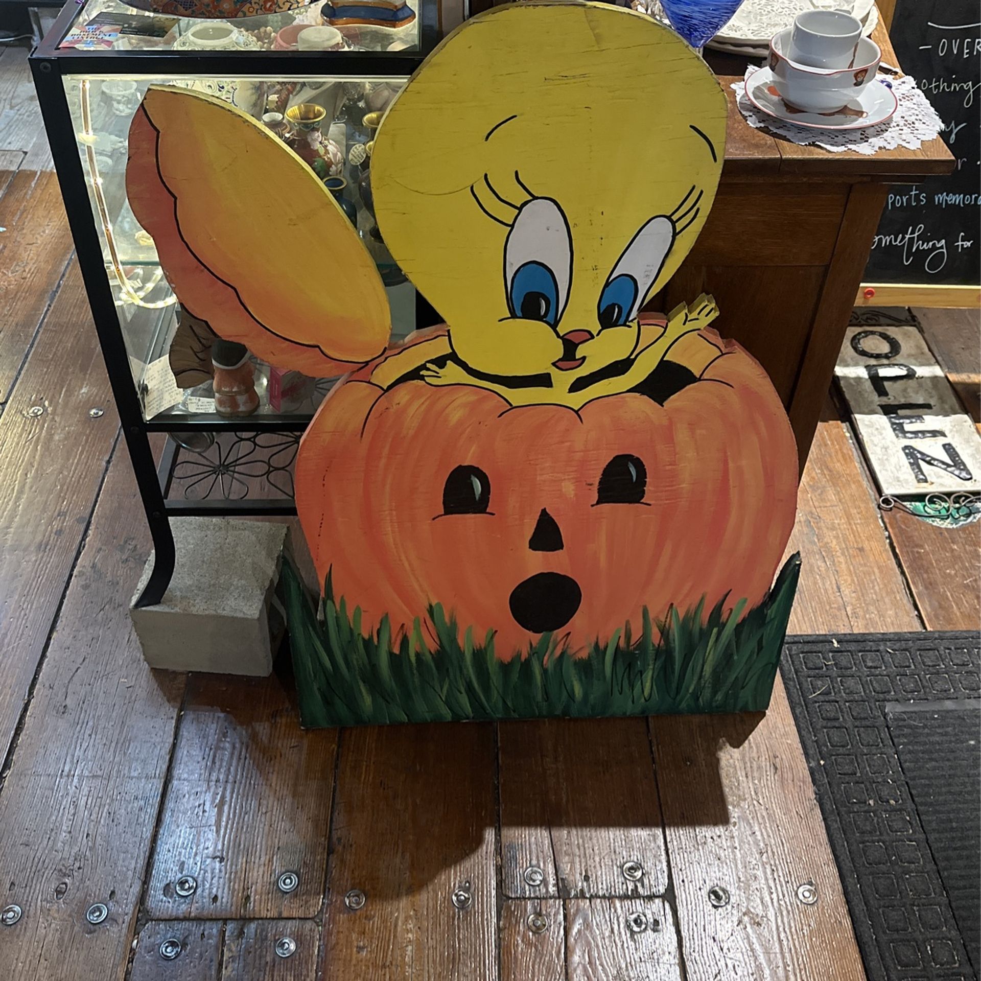 Tweety Bird Painted Halloween Sign