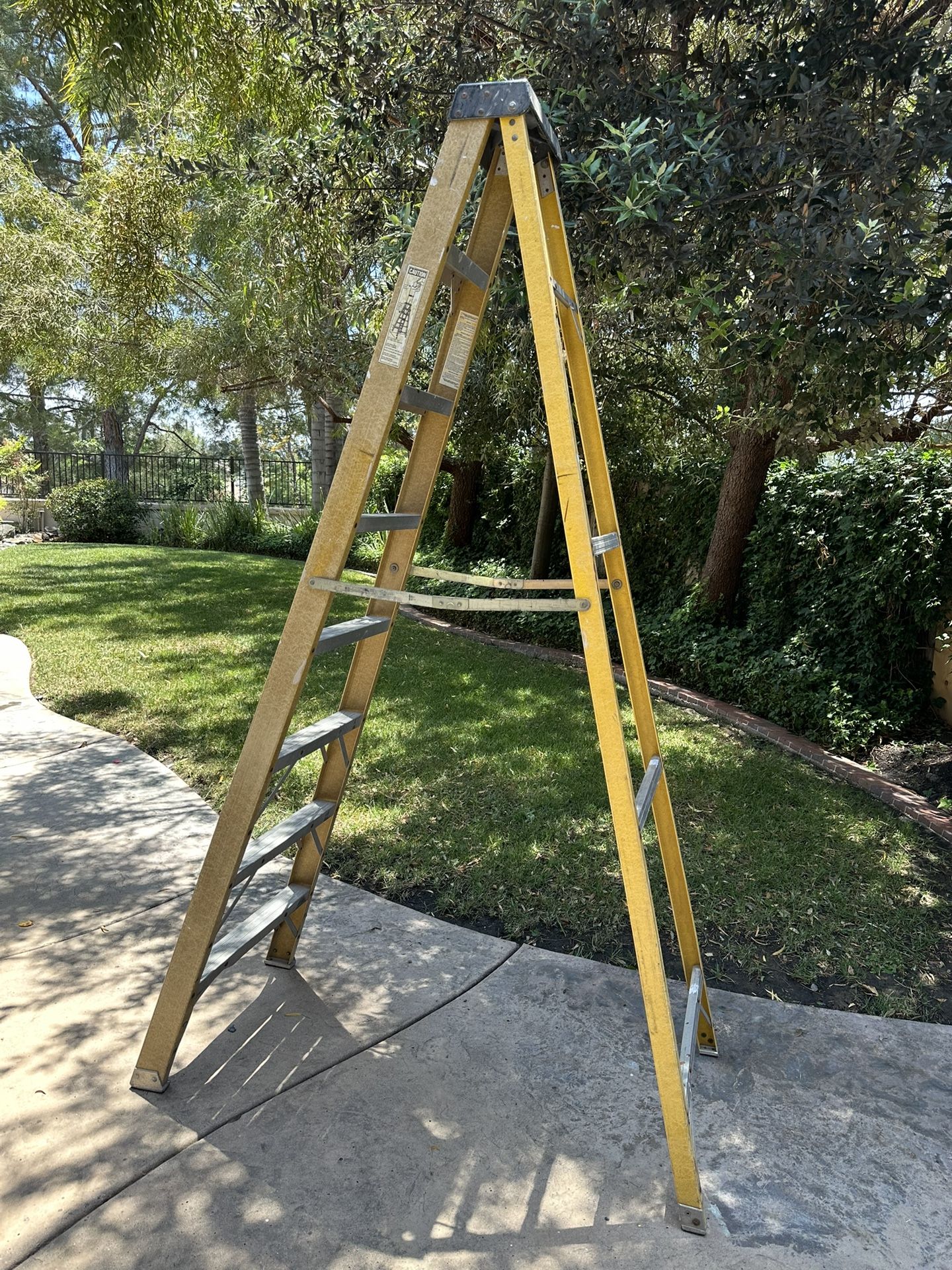 Werner, Fiberglass, 300lbs, 8 Foot Step Ladder