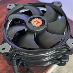 Thermaltake Riing 120mm Fans + RGB controller