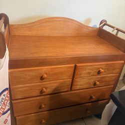 Baby changing table/ dresser