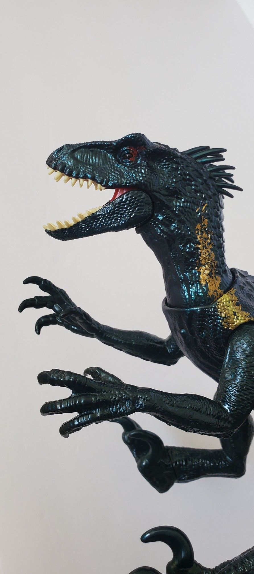 Jurassic World Track 'N Attack Indoraptor figure