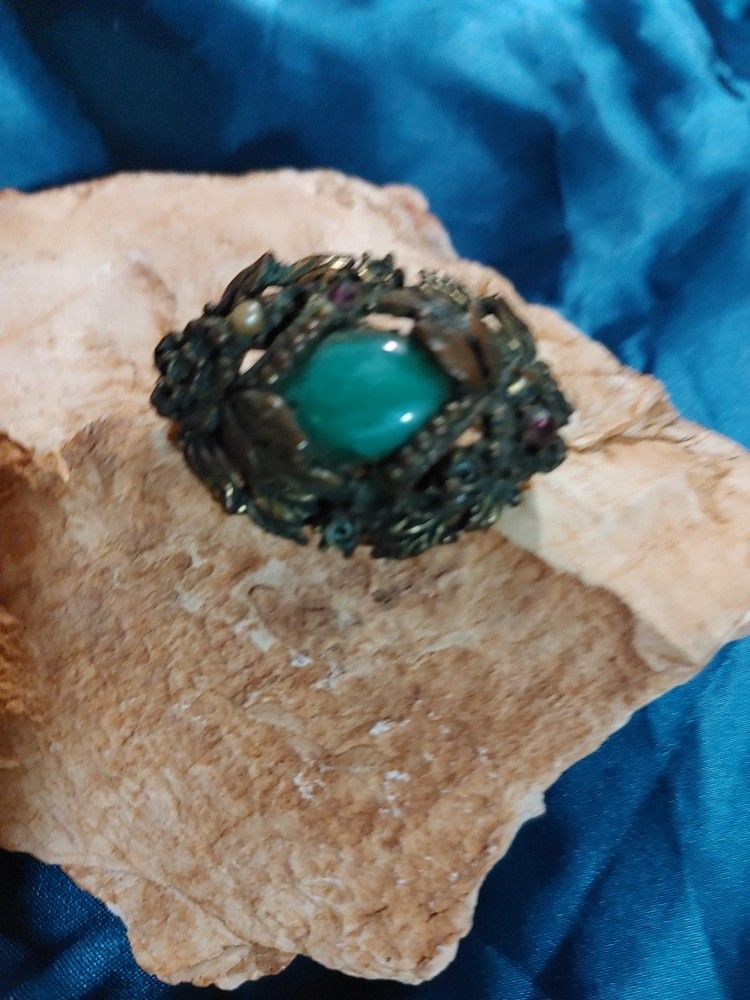 Vintage Pin, Malachite stone ( I Think)
