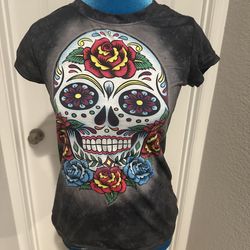 Women’s Small Black Tie-Dye Sugar Skull Graphic T-Shirt with Floral Print