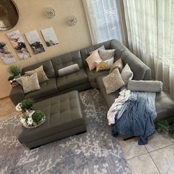 Fiore Italian Leather Sectional By Kelvin Giorvani