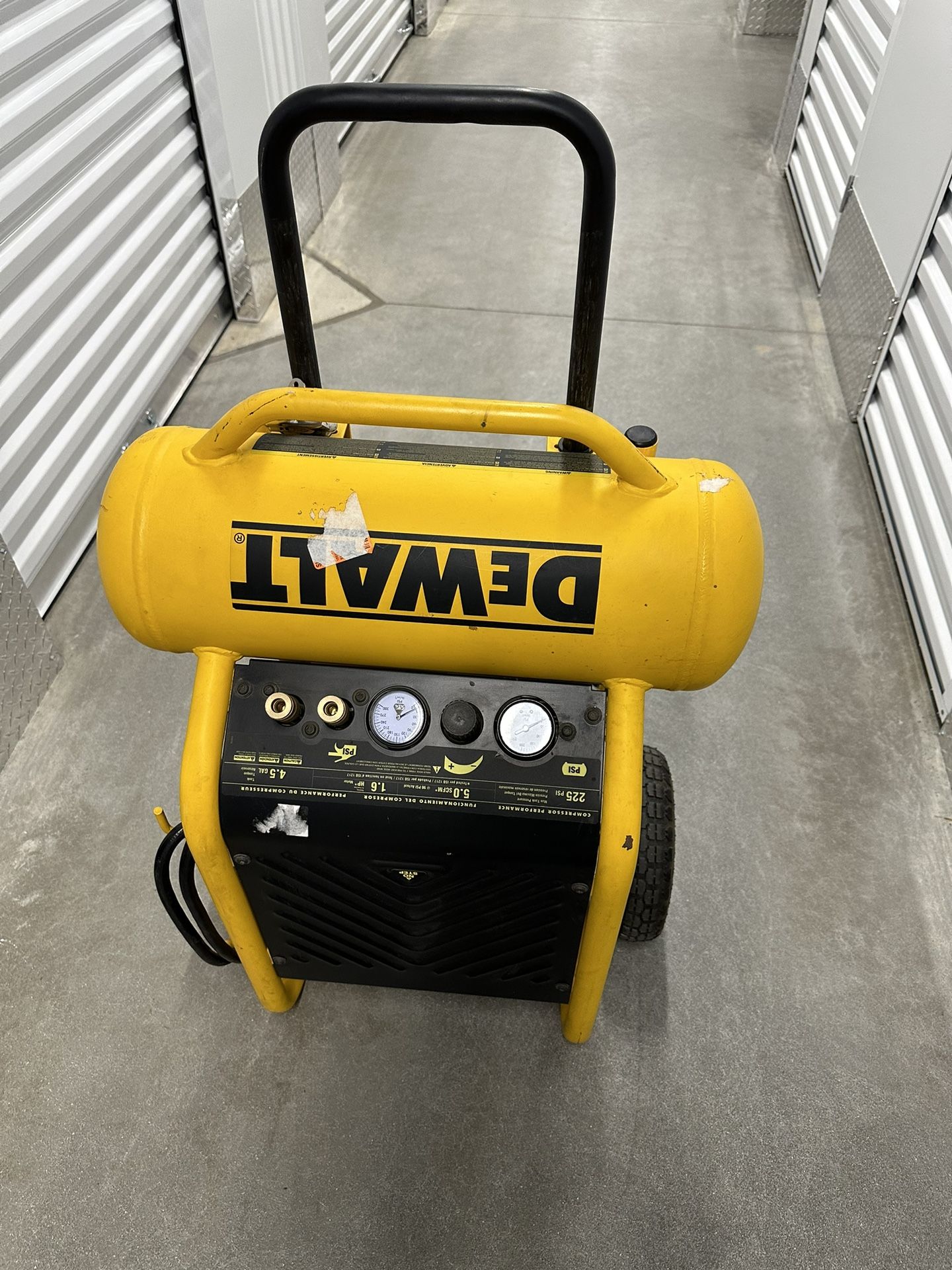 4.5 Gal. Portable Electric AirCompressor New, without box. DEWALT 4.5 Gal. Portable Electric AirCompressor