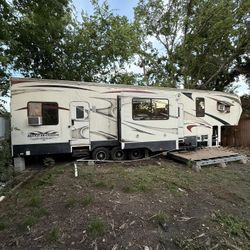 2011 Road Warrior  Fifth Wheel Rv 