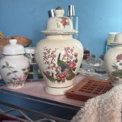 2 vintage Japanese Satsuma-style porcelain ginger jar 