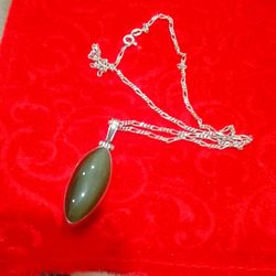 925 Sterling Silver Vintage Real Jade Pendant And Sterling Silver Chain 