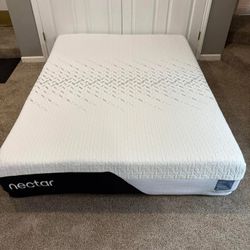 Like New Queen Nectar Premier Hybrid Mattress 