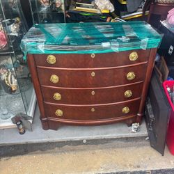 38 “ wide , 34” high , 20” depth Statton Americana original 5 drawer dresser- solid mahogany. With glass top