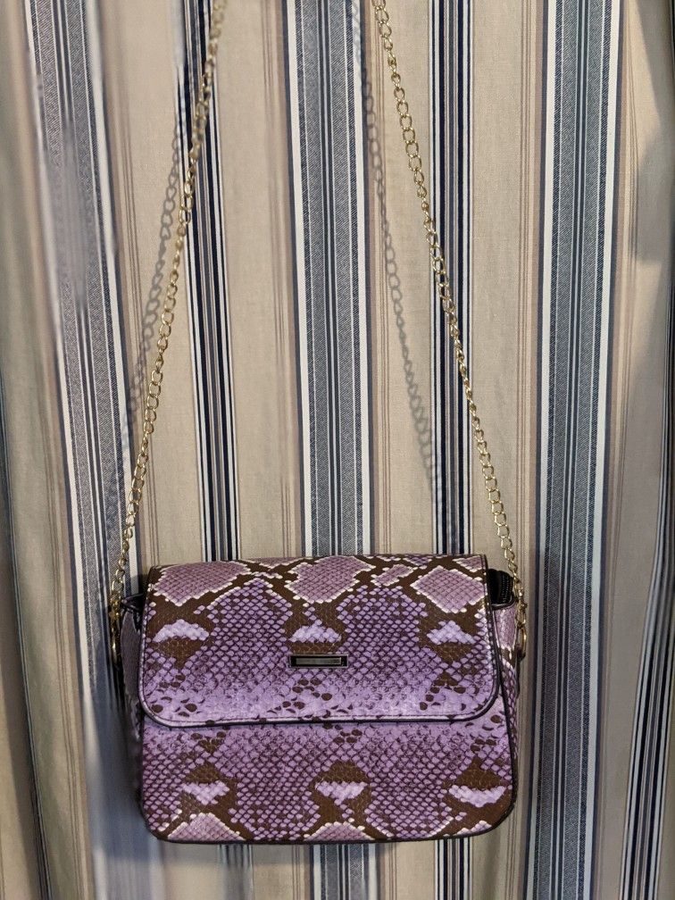 Purse, USED,NOT LEATHER, 10 inches wide x 7 1/2 deep, Exxon 2428 E Lamar Alex Pkwy