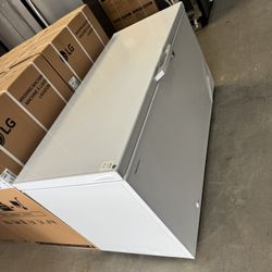 Chest Freezer / 20 Cu 