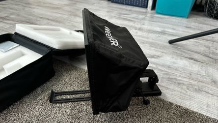 Neewer Teleprompter for Video Camera