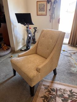 Cream Damask Tufted Accent Chair