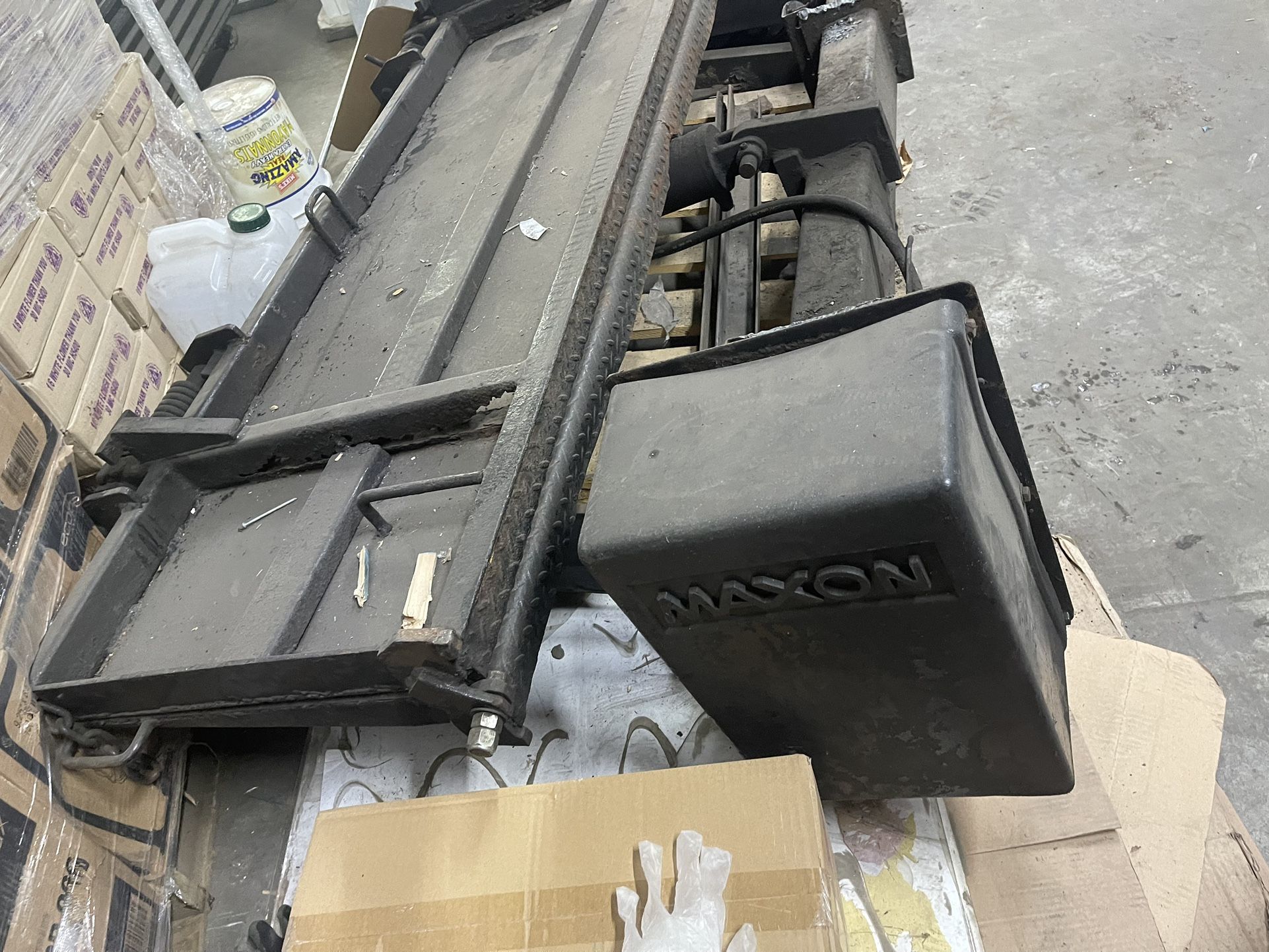 Maxon 40” Lift Gate