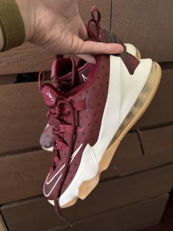 Nike Air Max LeBron 13 XIII Low Cavs Size 9