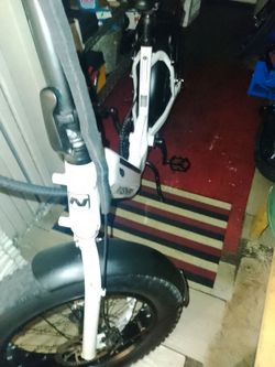 Bike nishiky casi nueva viene con su llave y cargador