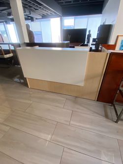 Modern reception desk shell maple / white 6’