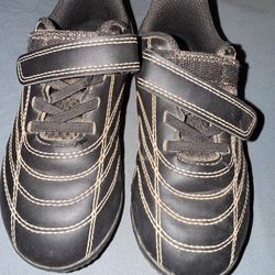 Free kid cleats for family who’s kid play sports