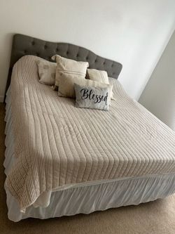 King Size therapydic Bed with headboard boxspring fitted sheets n quit