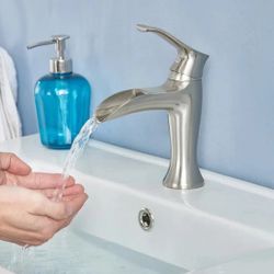 Single Hole Single-Handle Bathroom Faucet in Chrome F55 $30