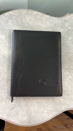 CBS Studio Zippered Binder
