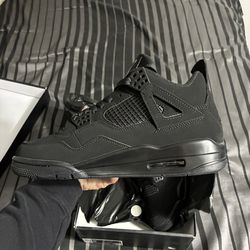 Black Cat Jordan 4