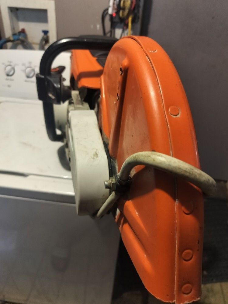 Trabajando Perfectamente Stihl TS700 Gas Powered Concrete Cut-Off Saw