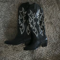 Black Boots 
