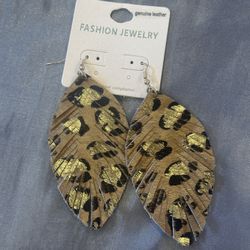 Cute leopard leaf earrings. Genuine leather.