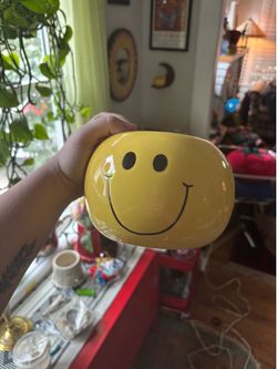 VINTAGE SMILEY FACE PLANTER